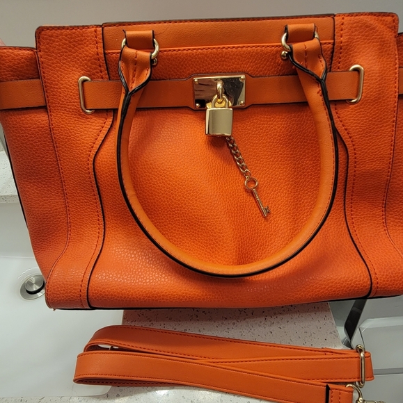 Aldo Handbags - EUC Bright Orange Aldo Bag with Gold Lock & Key details + Extra Crossbody Strap